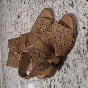 Girls open toe ankle boot/sandals